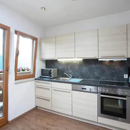 Sunlit Apartment Near Ski Area In Hollersbach Im Pinzgau *