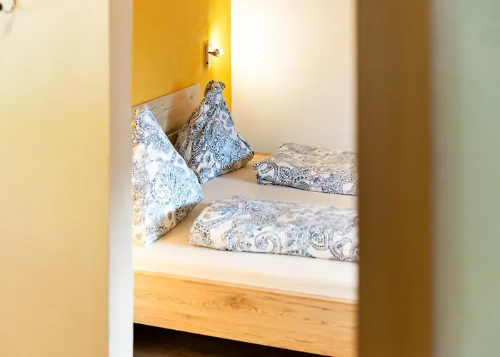 Sunlit Near Area In 公寓 *